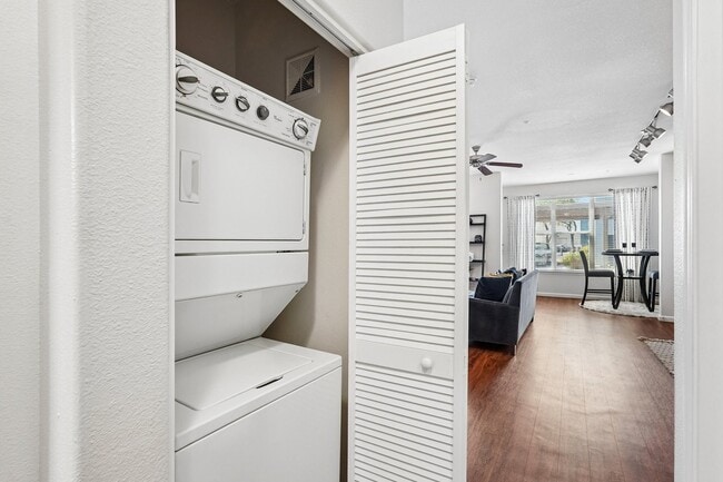 Acacia B, Studio, 1 Bath, 656 sq ft - Vue Park West