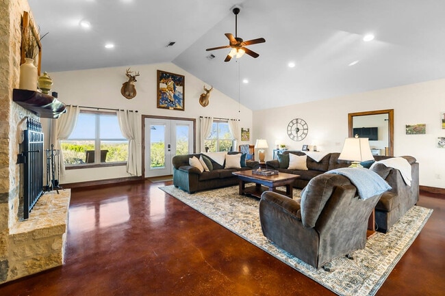 Building Photo - 359 Sagebiel Ranch Rd Unit ID1254590P