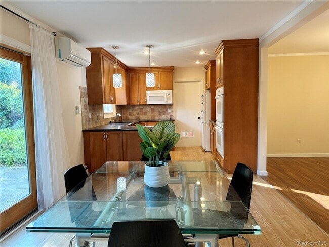 Photo - 40 Seabrook Ln