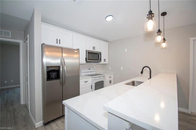 Building Photo - 3016 Wallace Ave S Unit 3016