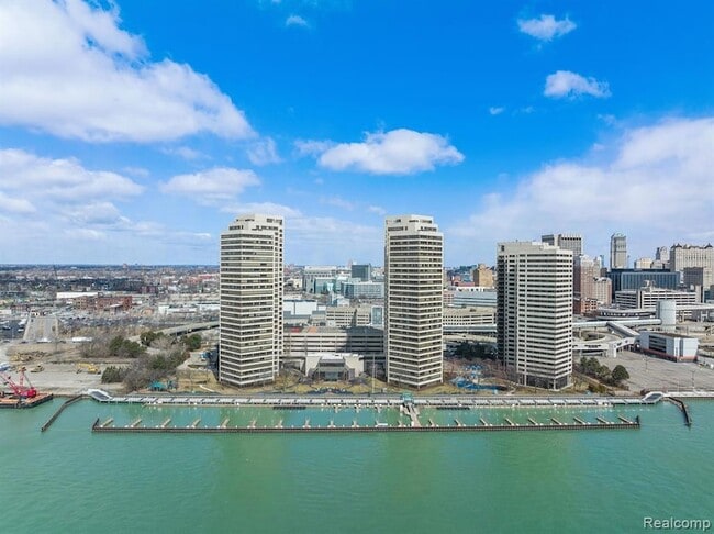 Building Photo - 1001 W Jefferson Ave Unit 300 8i