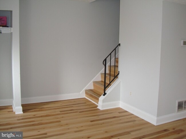 Photo - 208 Moore Dr