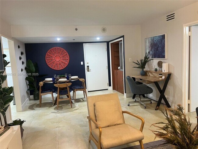 Photo - 5225 Collins Ave Unit 914