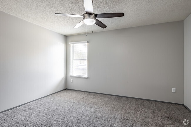 1BR, 1BA - 730SF - Kendall Place