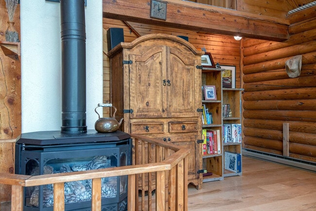 Building Photo - 7204 Pine Tree Rd Unit ID1310736P