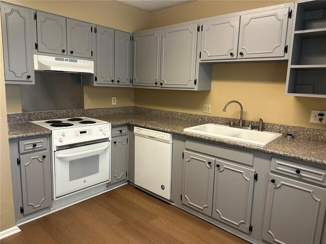 Photo - 300 Coral Ave Unit B