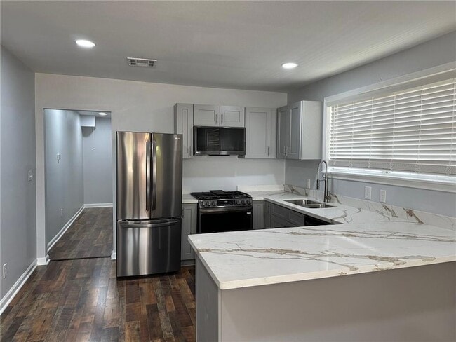 Photo - 834 Vallette St