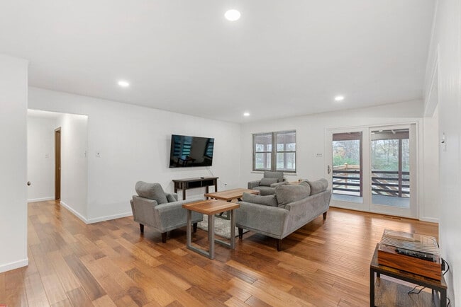 Photo - 1010 Providence Rd Unit SI ID1472908P