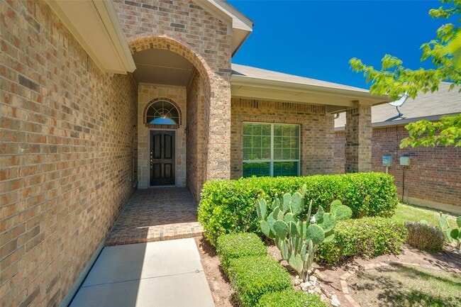 Photo - 1437 Castlegar Ln