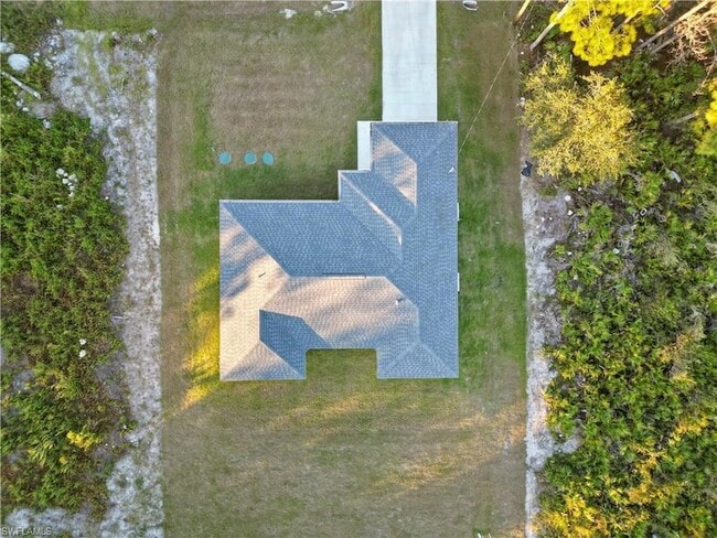 Photo - 732 Asher St E