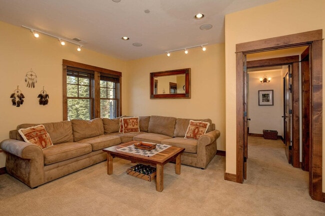 Building Photo - 14 Peaks View Dr Unit ID1255684P