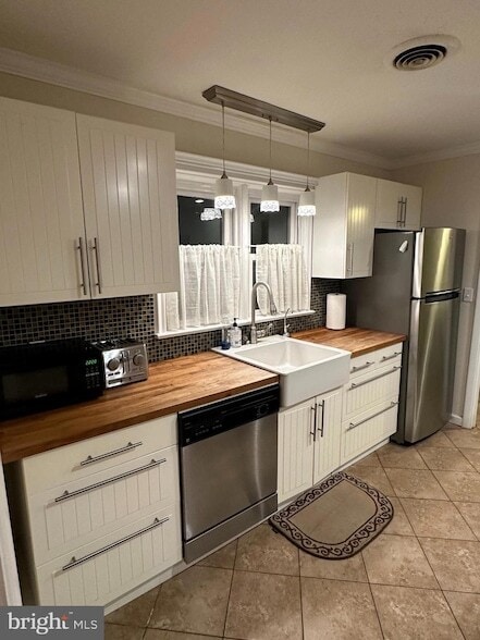 Photo - 8754 Signal Hill Rd