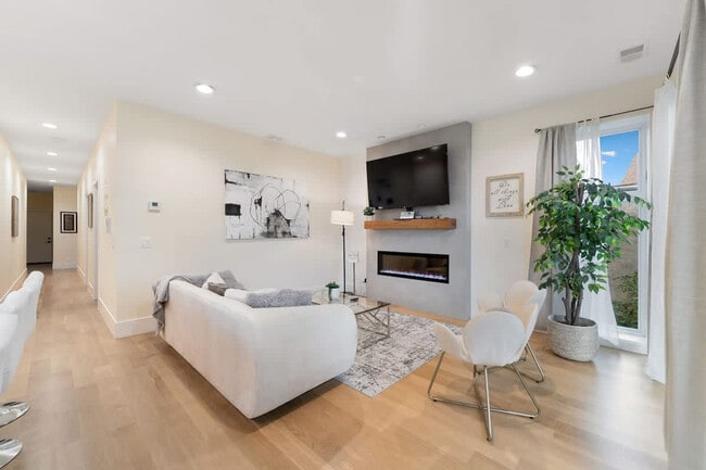 Photo - 2110 W Washington Blvd Unit ID1261735P