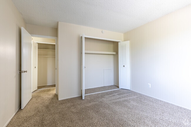 Bedroom - Franklin Palmer Apartments