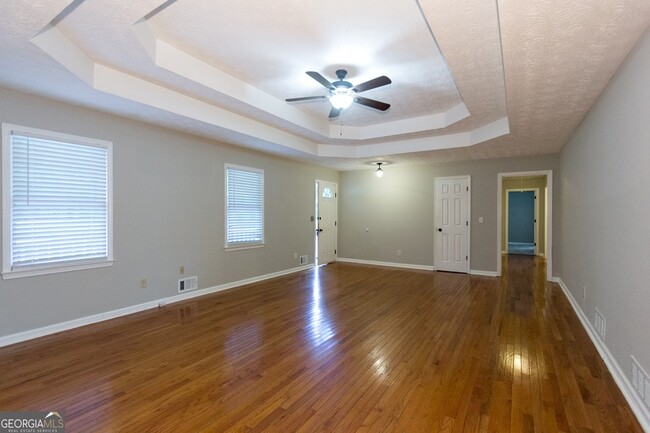 Photo - 374 McGiboney Rd