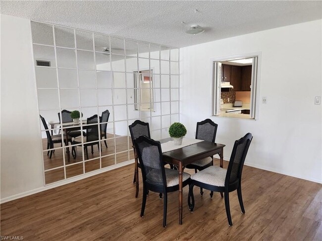 Photo - 300 Valley Stream Dr