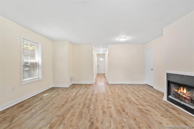 Photo - 86 Howe St
