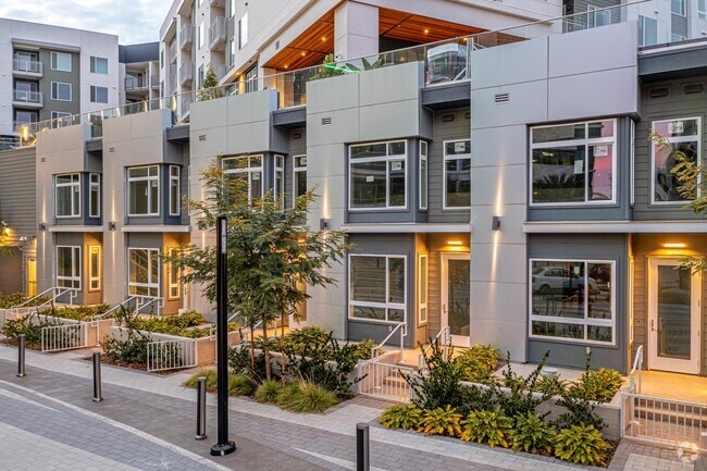 Private Entrances - Vive Luxe