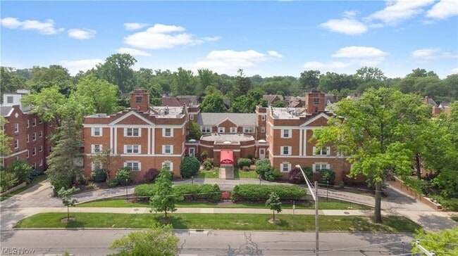 Building Photo - 19436 Van Aken Blvd Unit 105