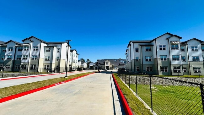 Photo - 19100 Woodland Hills Dr Unit B1