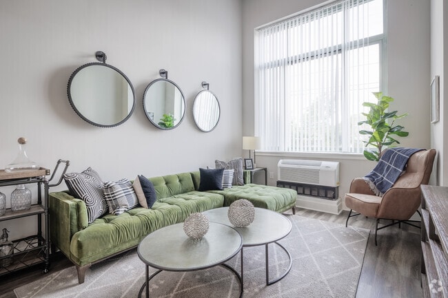 1BR, 1BA - 680SF - Living Room - Shearwood Station