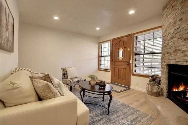 Photo - 430 E Country Club Blvd