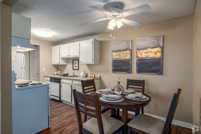 2BD, 1BA - 820SF - Dining Room - Kerrybrook Apartments