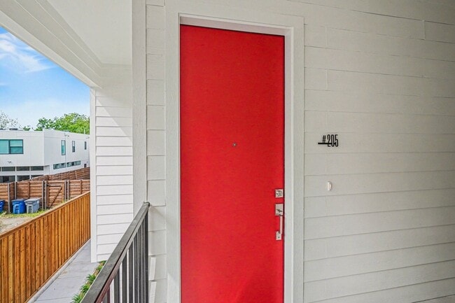 Photo - 2217 N Fitzhugh Ave Unit 205