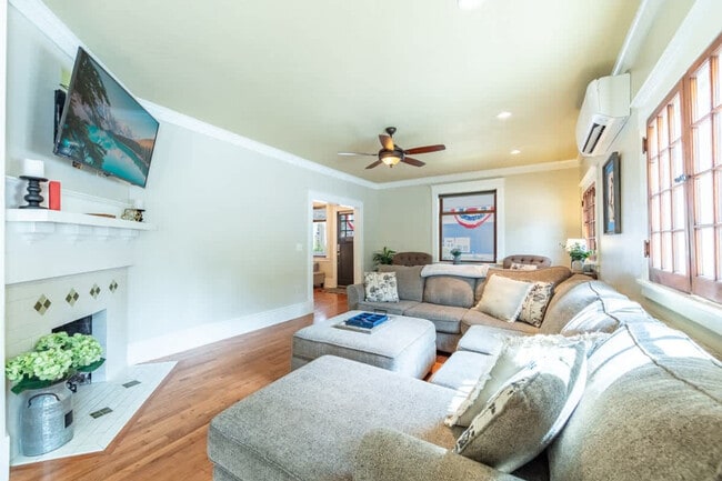 Photo - 713 W Woodland Dr Unit SI ID1542936P
