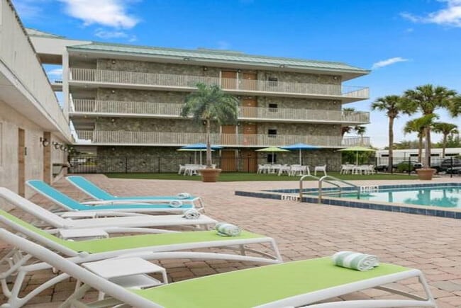 Building Photo - 1500 N Thacker Ave Unit ID1267157P