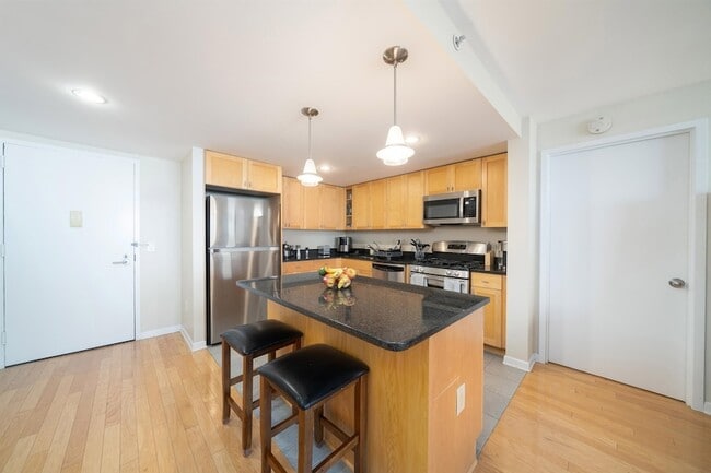 Photo - 700 Grove St