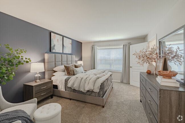 1BR, 1BA - 910SF - Kensington - Bedroom - Briarcliff Village