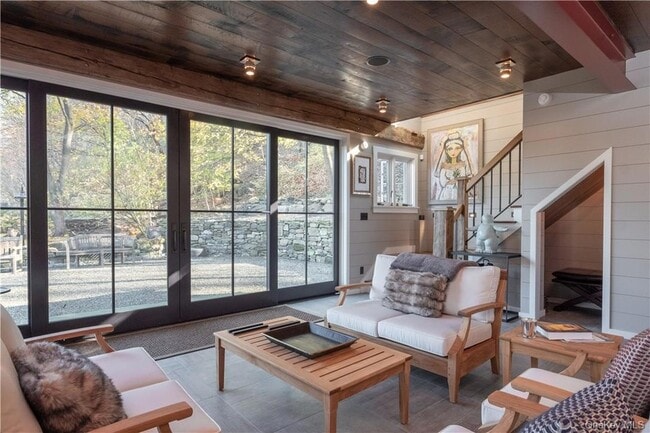 Photo - 325 Ferdon Ave