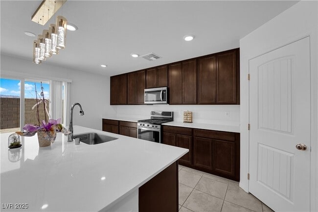 Photo - 8753 Vermont Vis St