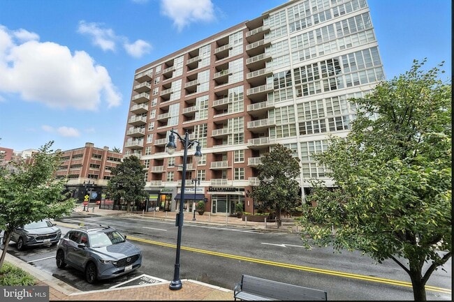 Building Photo - 157 Fleet St Unit 211