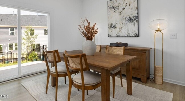 Photo - 834 Macassar Ln