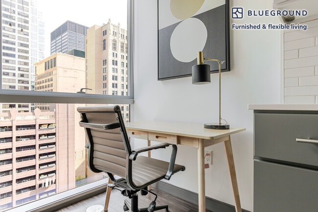 Photo - 215 W Lake St Unit SI FL17-ID1330