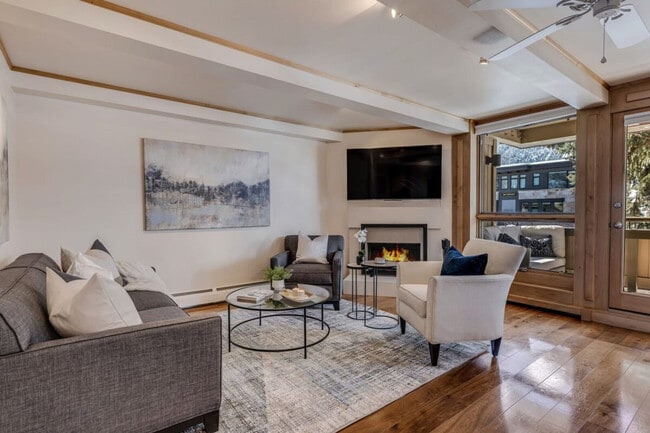 Building Photo - 600 E Main St Unit ID1021488P