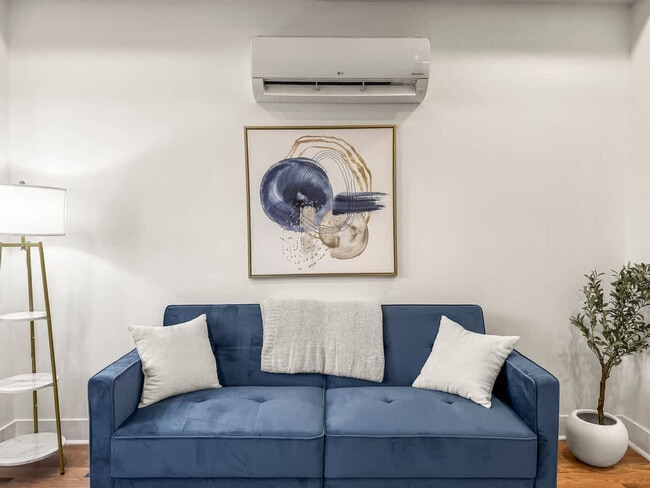 Photo - 236 W Thompson St Unit ID1055776P