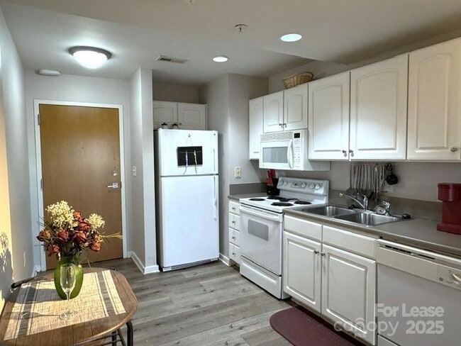 Photo - 715 N Church St Unit 414