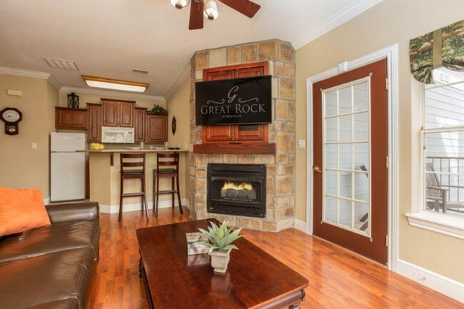 Building Photo - 175 Golf View Dr Unit ID1267954P