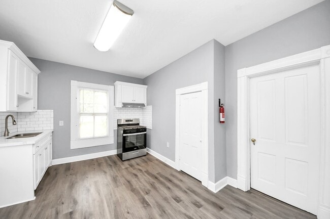 Building Photo - 2502 Saltus St Unit 4