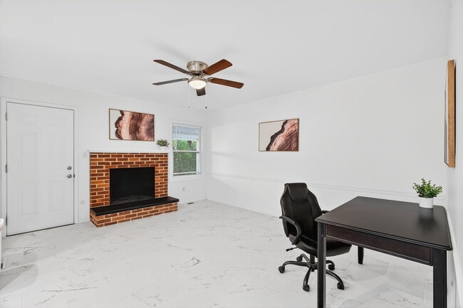 Building Photo - 1415 Lindsay Ln Unit SI ID1472900P