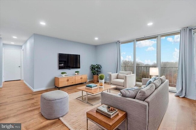Photo - 4520 King St Unit 601