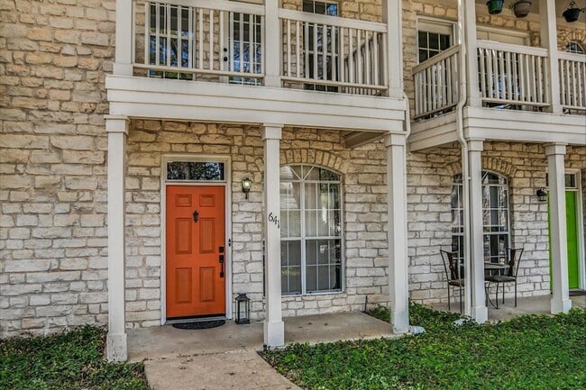 Building Photo - 641 W 31st 1/2 St Unit 3