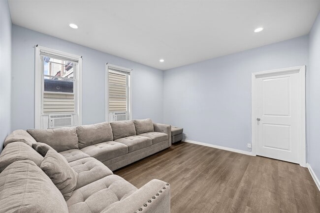 Photo - 83 Hobart Ave