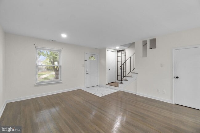Photo - 12 Coats Bridge Pl