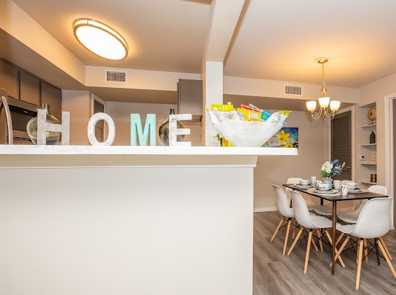 Building Photo - La Mansion