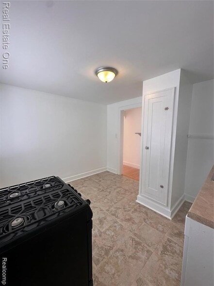 Photo - 122 W Houstonia Ave