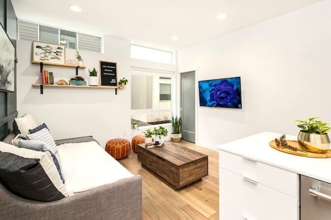 Photo - 628 10th Ave E Unit ID1035859P